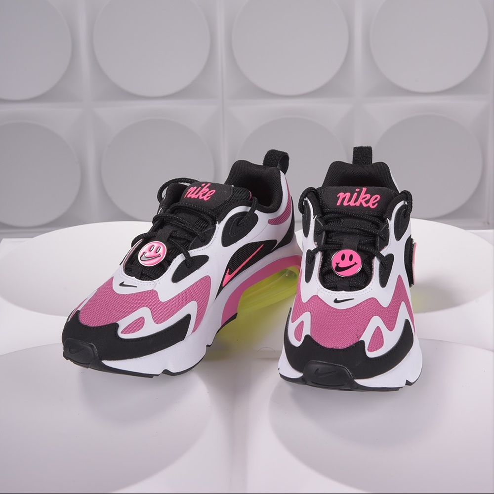 NEW NIKE AIR MAX 200  Brand new. Never worn. Size 7